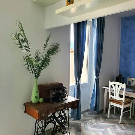 Renovated And Air-conditioned 2-bedroom With Terrace *