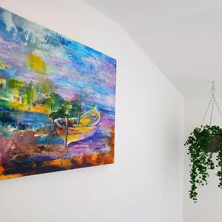 Renovated And Air-conditioned 2-bedroom With Terrace