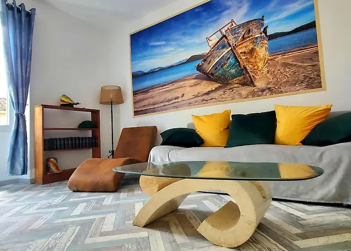 Renovated And Air-conditioned 2-bedroom With Terrace Apartmán