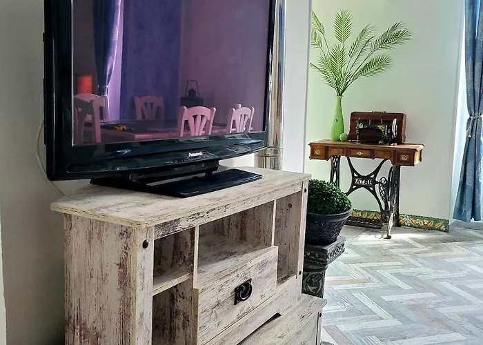 Renovated And Air-conditioned 2-bedroom With Terrace Apartman