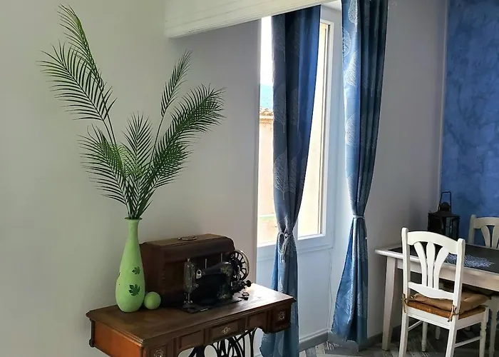 Renovated And Air-conditioned 2-bedroom With Terrace *