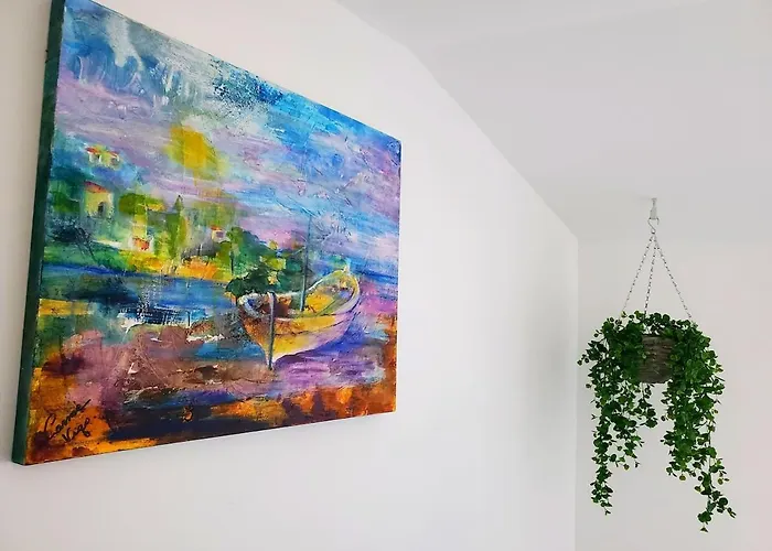 Renovated And Air-conditioned 2-bedroom With Terrace
